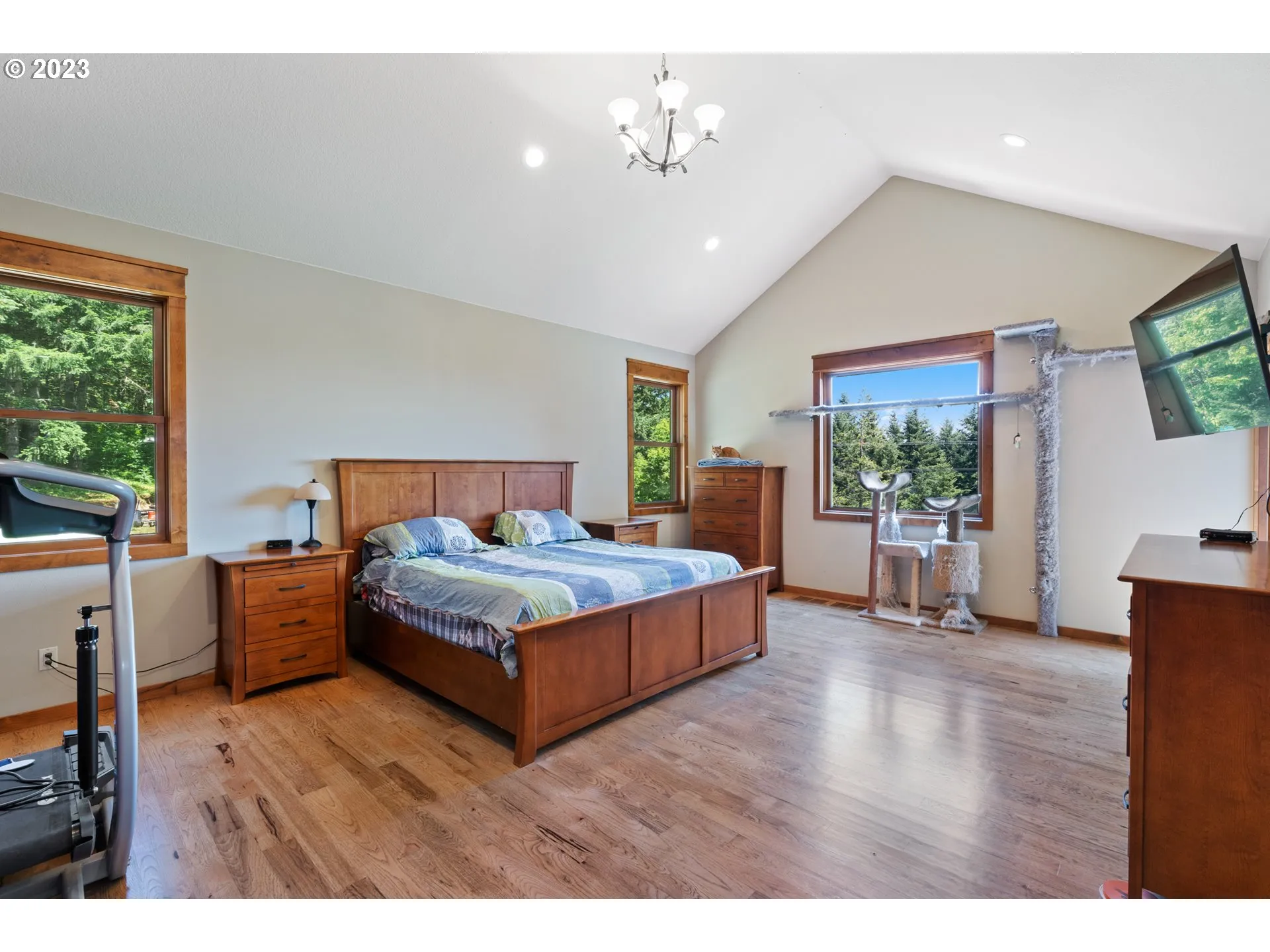 Primary Bedroom-Main