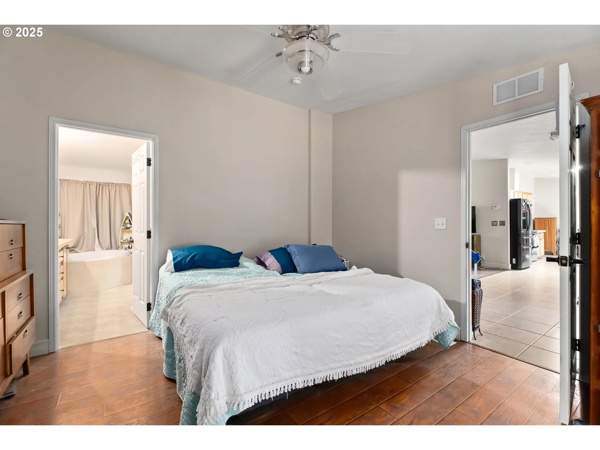 Bedroom, Primary