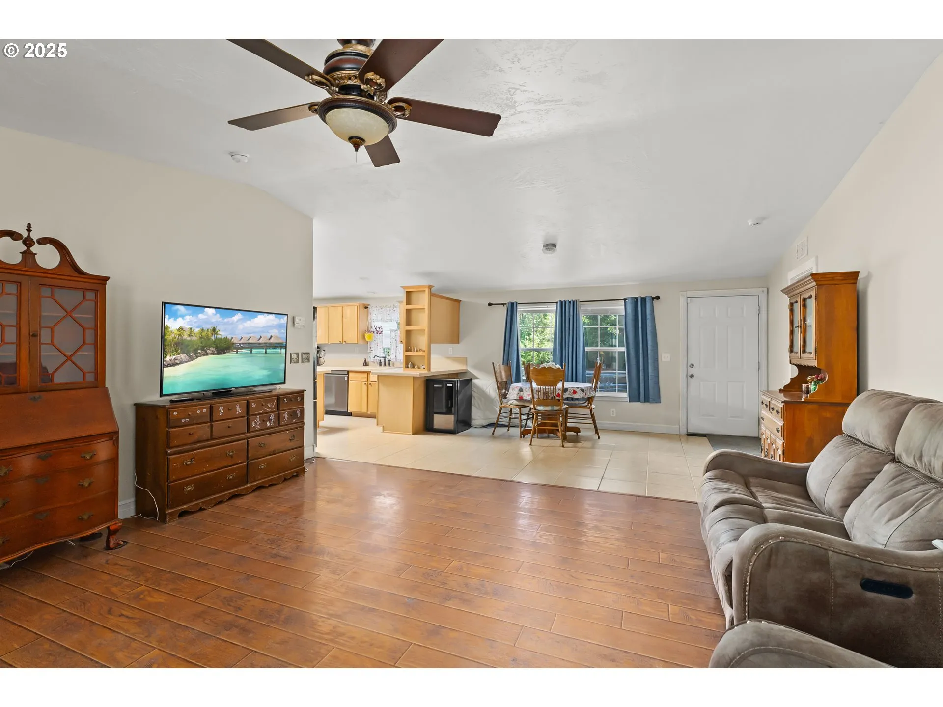 Living Room/Dining Room