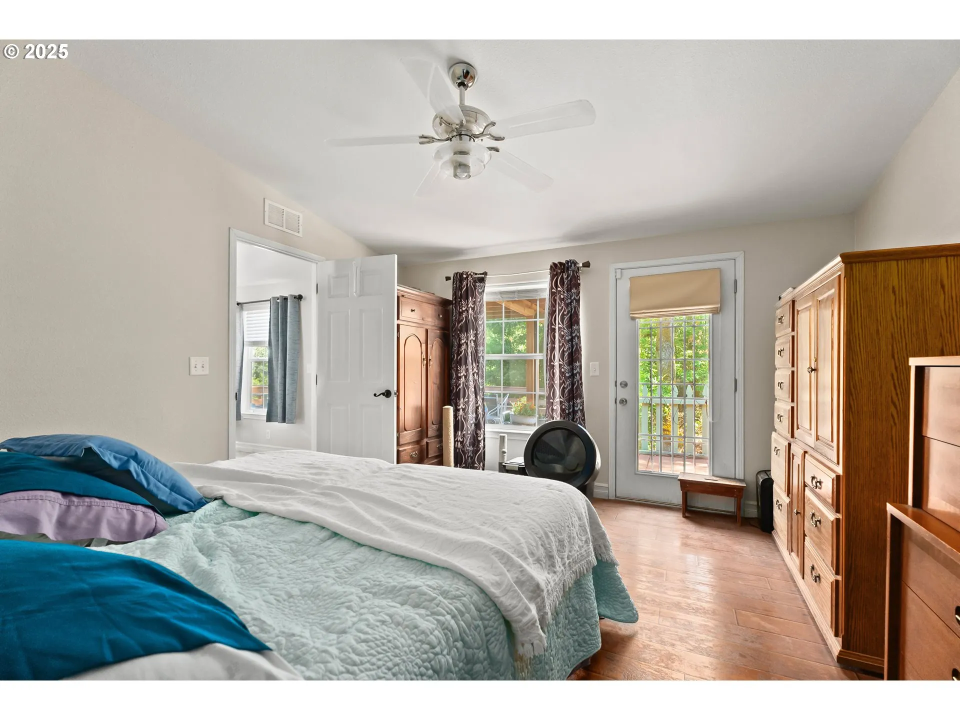 Bedroom, Primary