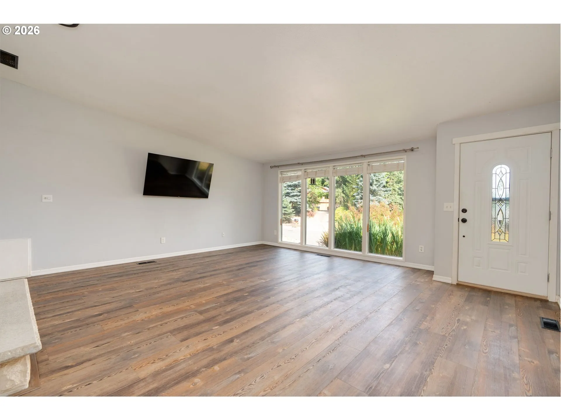 Living Room-Vaulted Ceilings