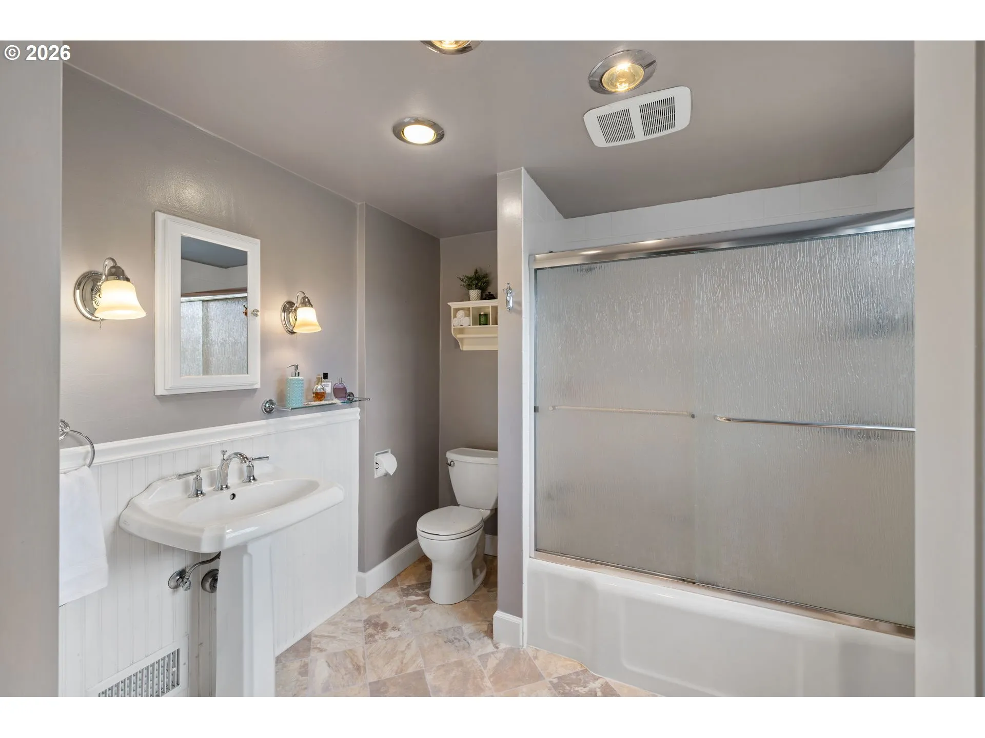 Bathroom-Upper