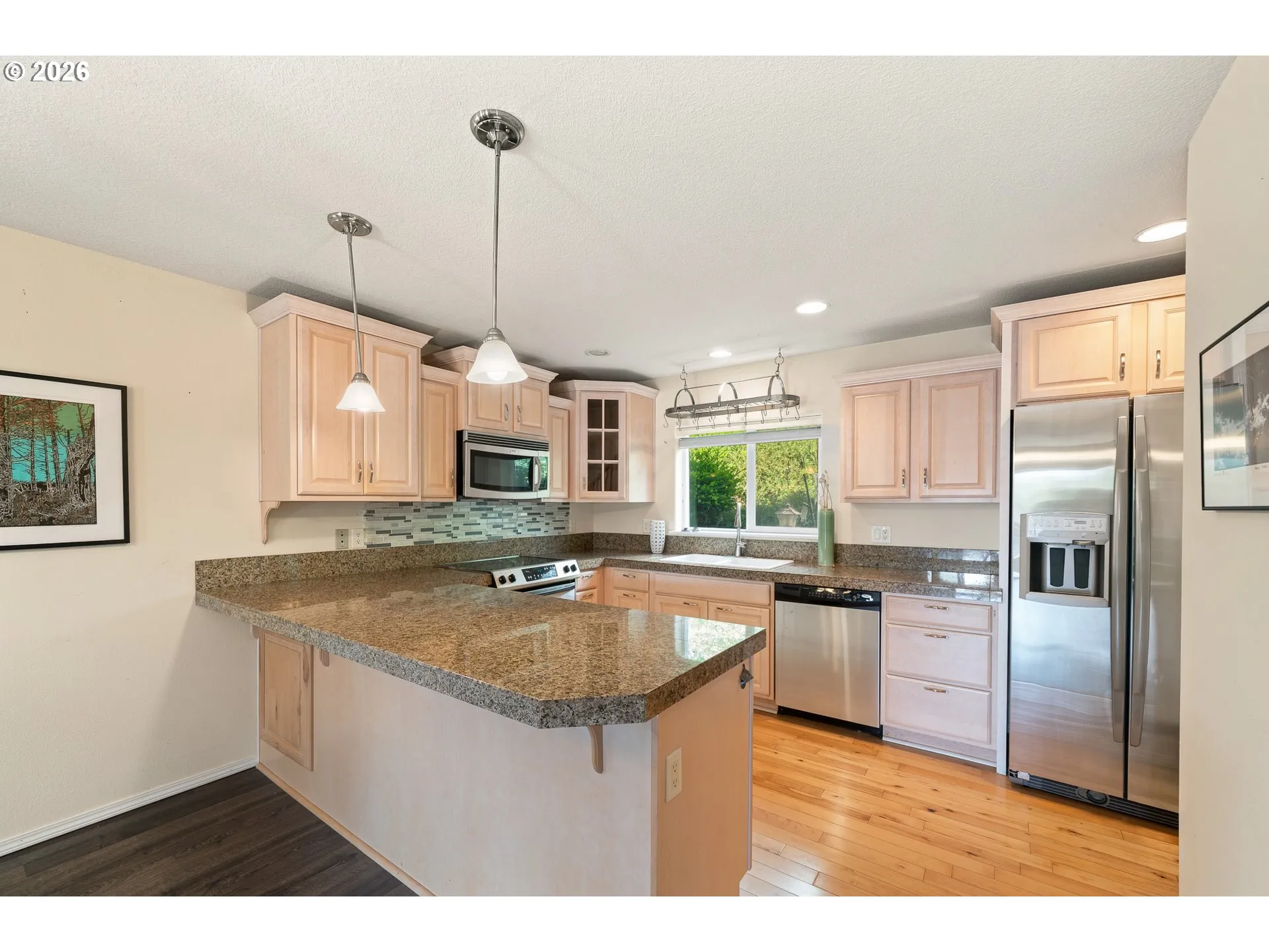 Kitchen-Breakfast Bar