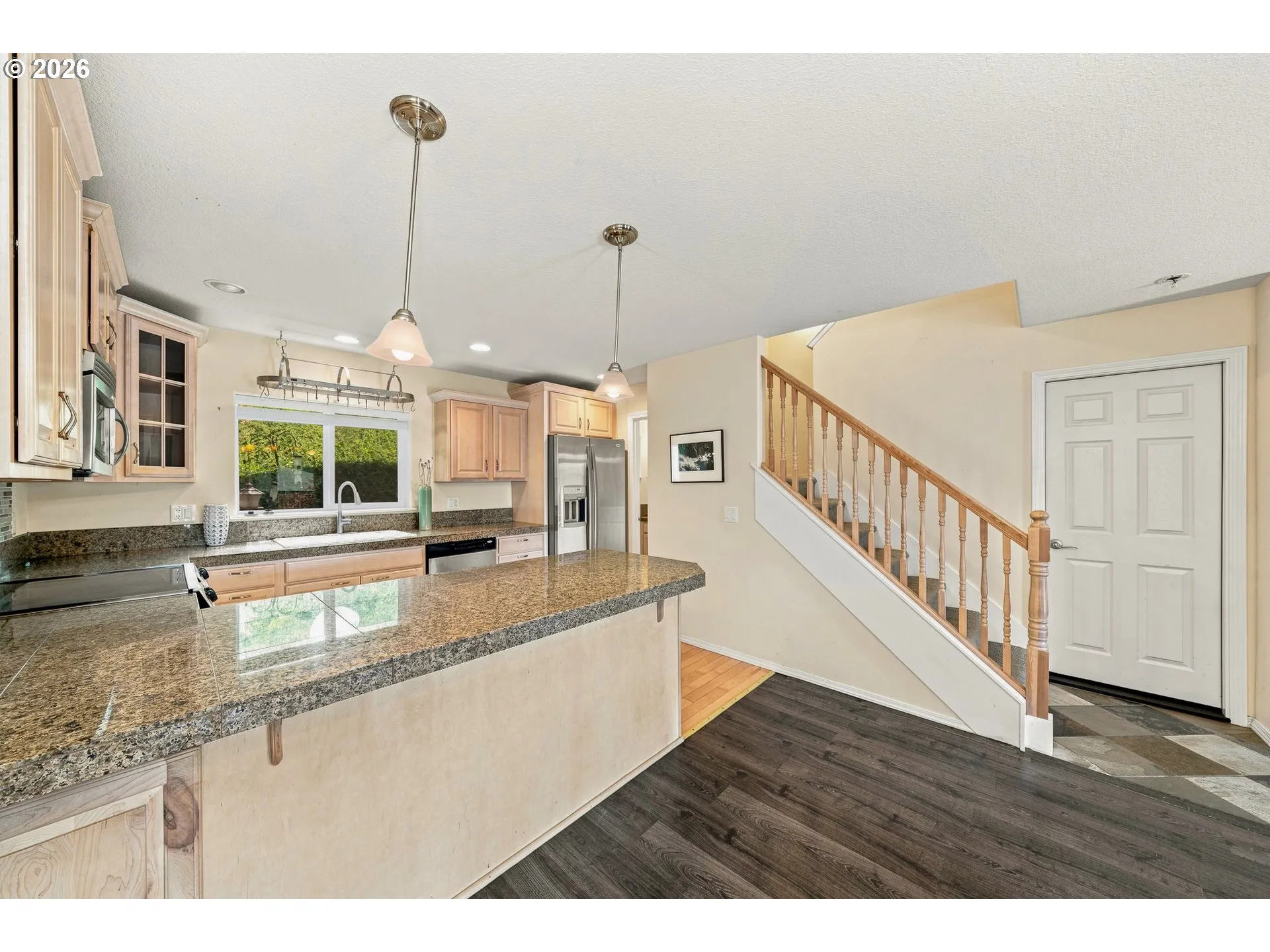 Kitchen-Breakfast Bar