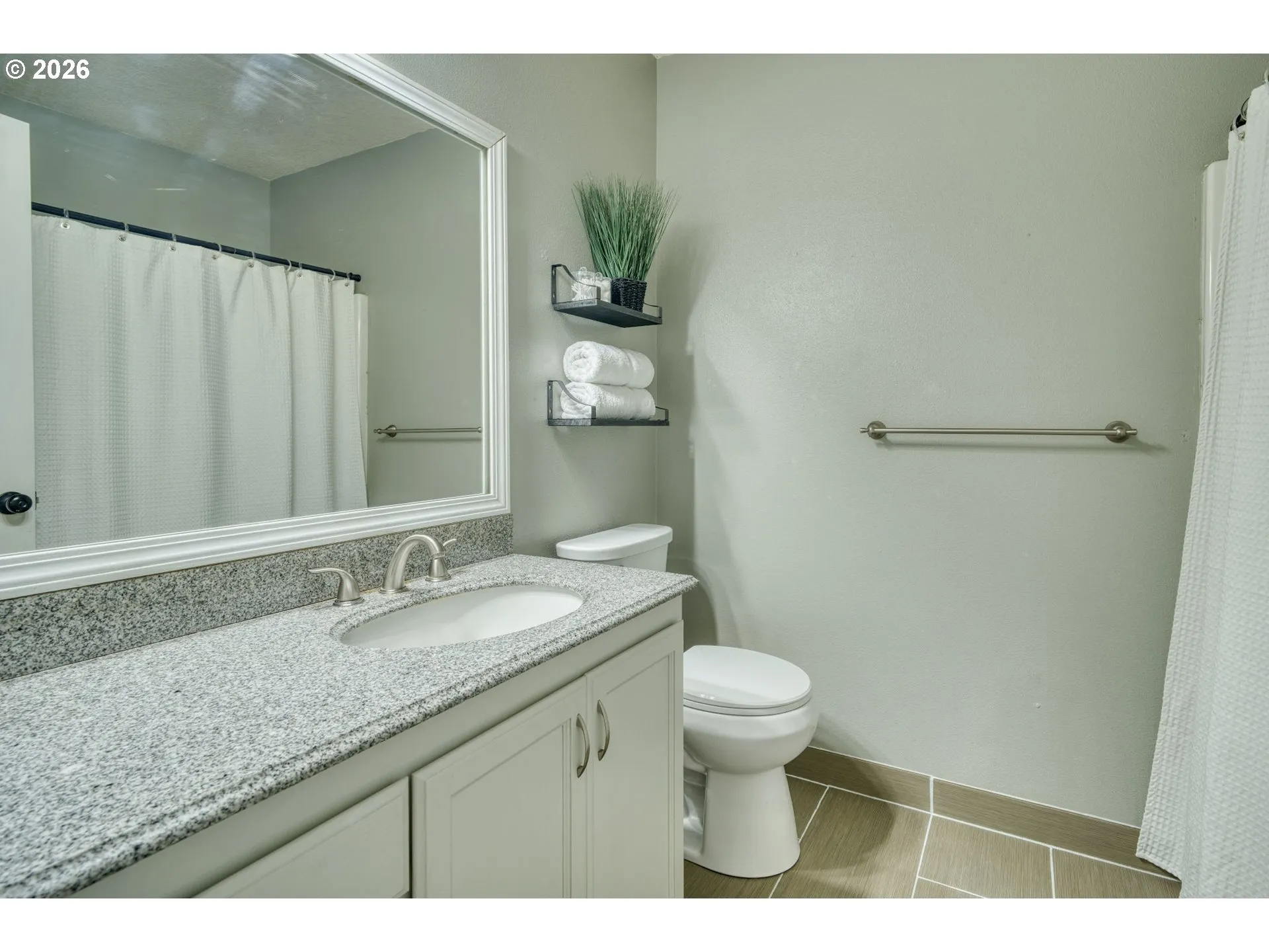 Bathroom-Upper