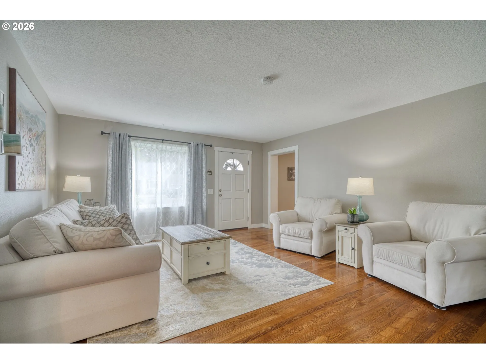Living Room/Entrance