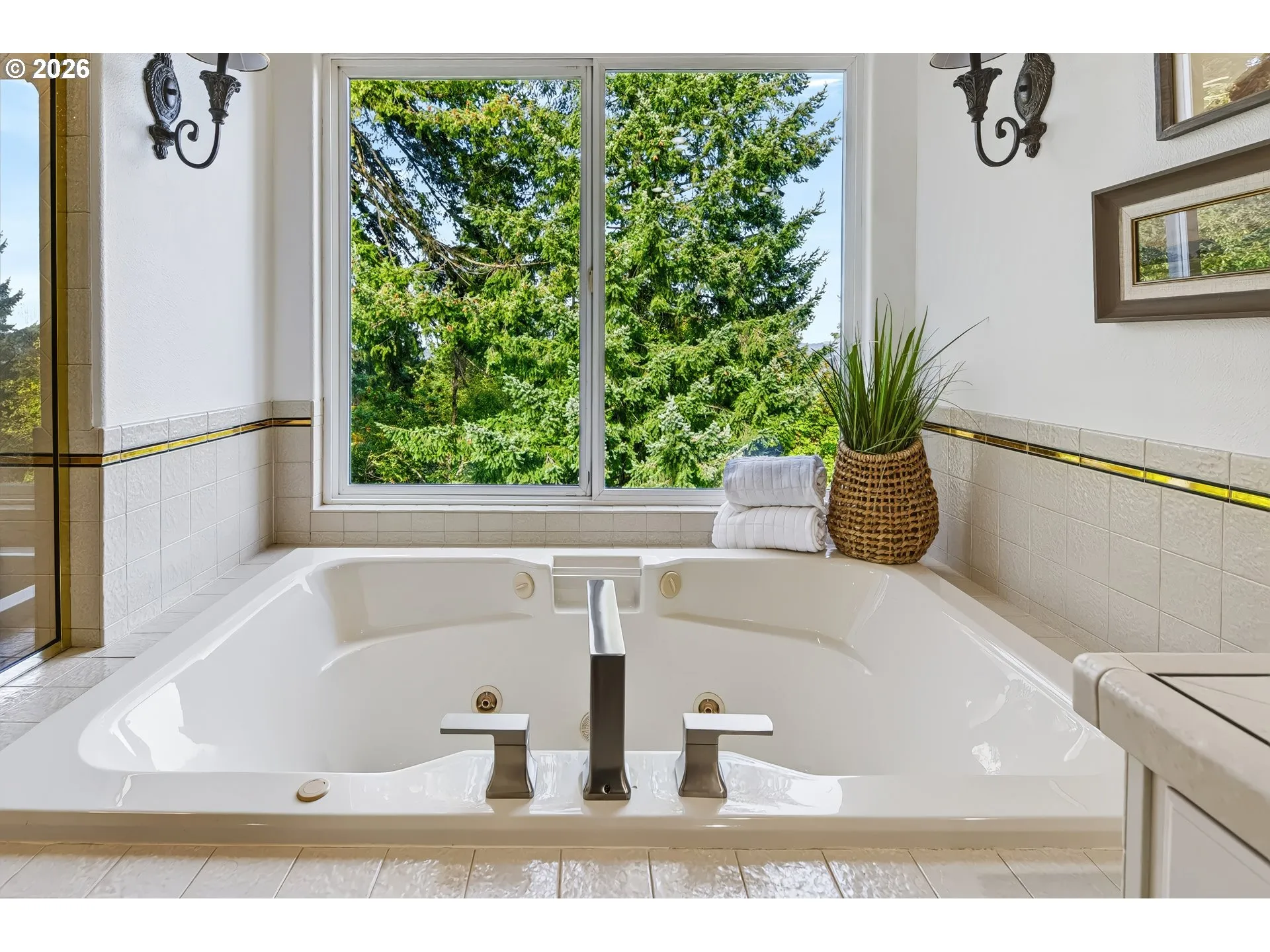 Bathroom, Attached-Garden Tub