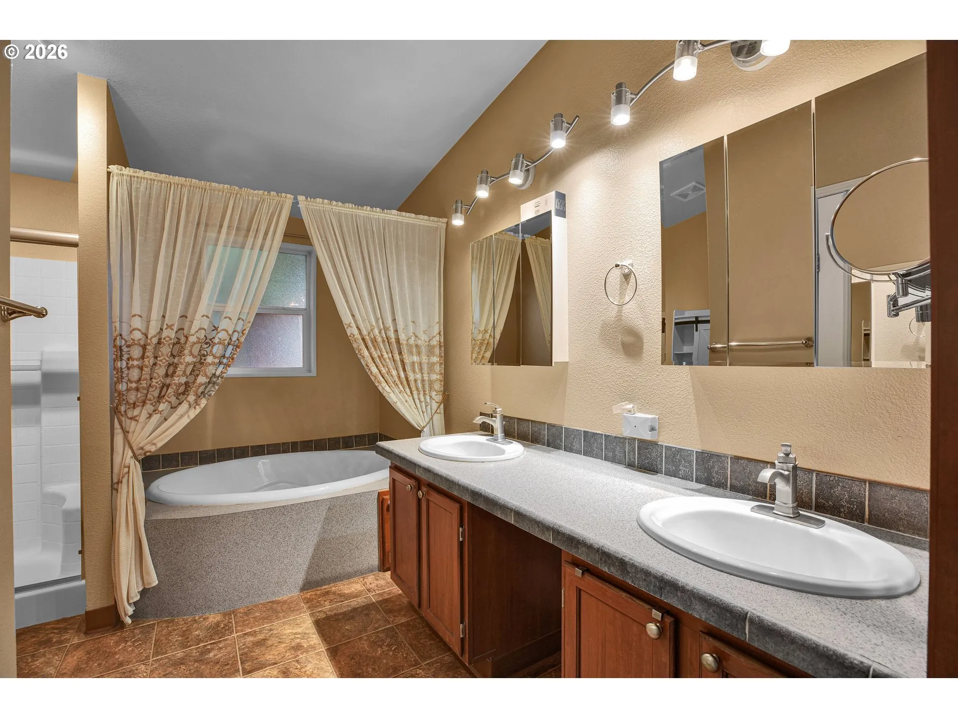 Owner's Suite Bathroom-Garden Tub