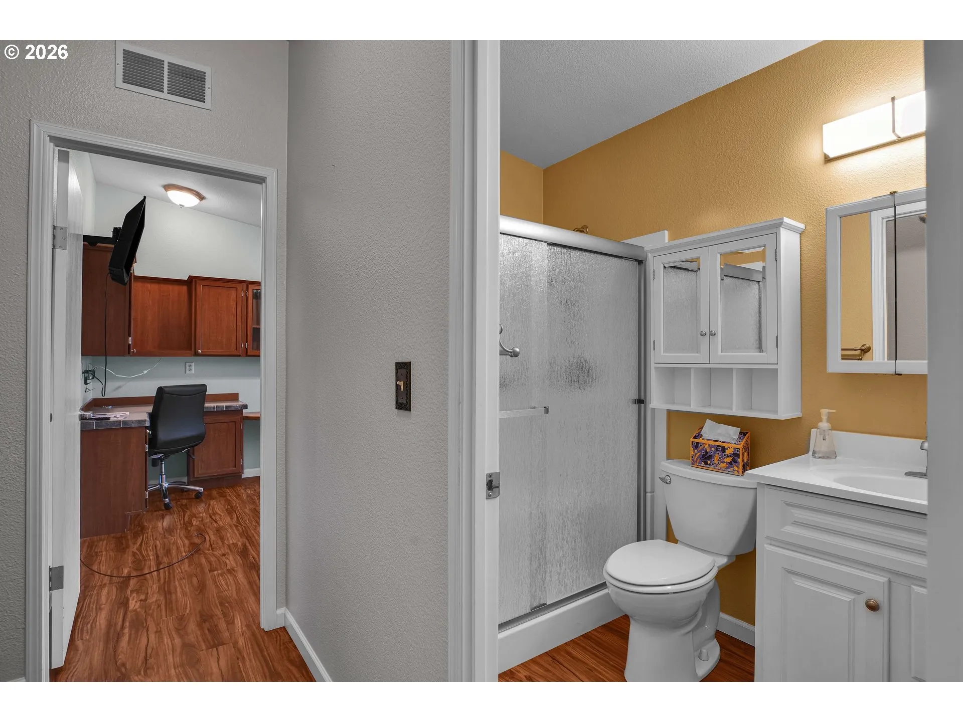 Bathroom, Continental-Guest