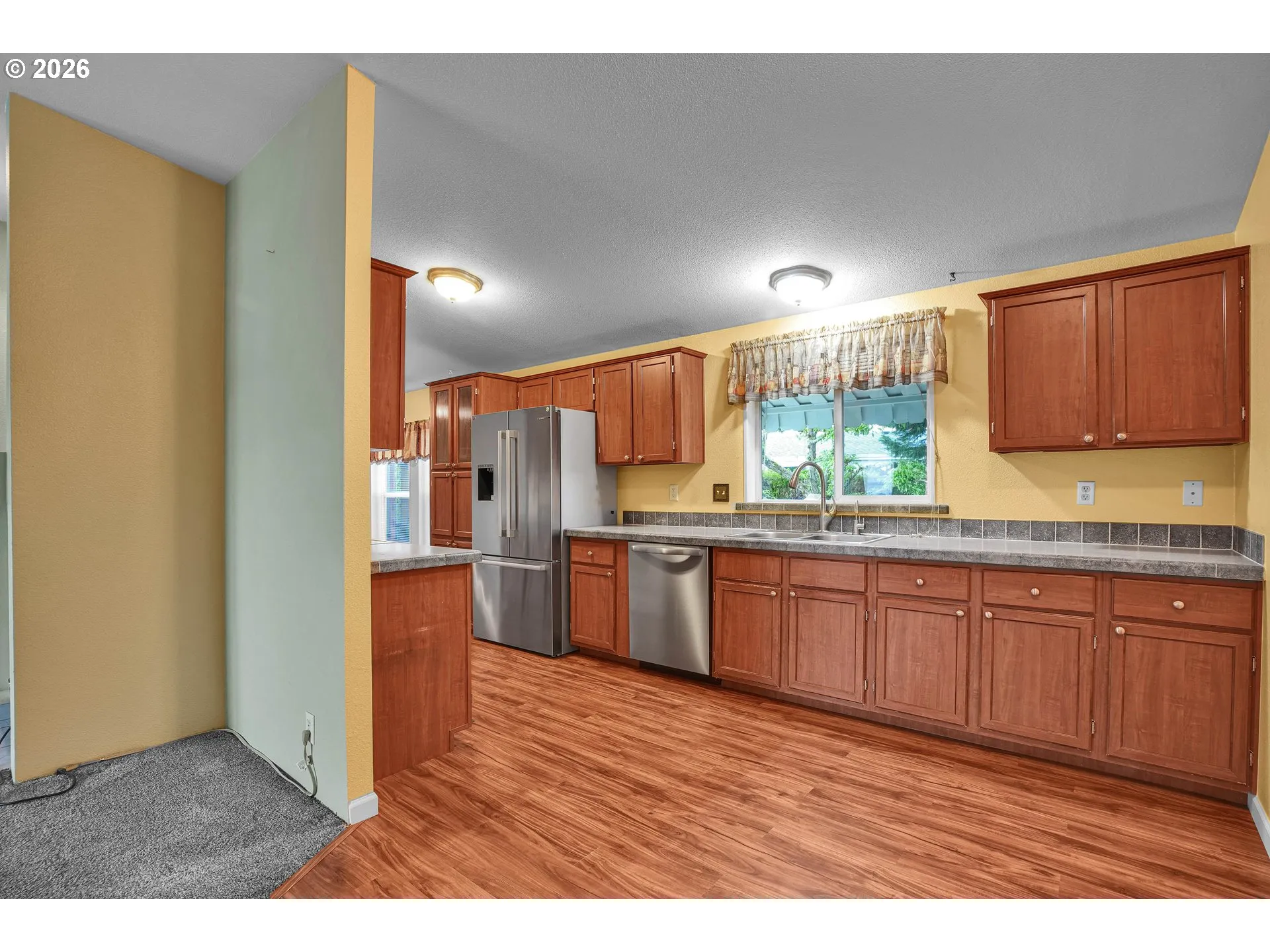 Kitchen-Eating Area