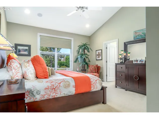 Bedroom, Owner's Suite-Vaulted Ceilings