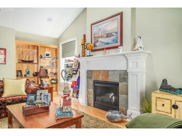 Living Room-Fireplace