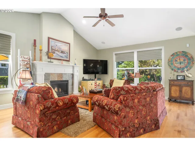Living Room-Vaulted Ceilings