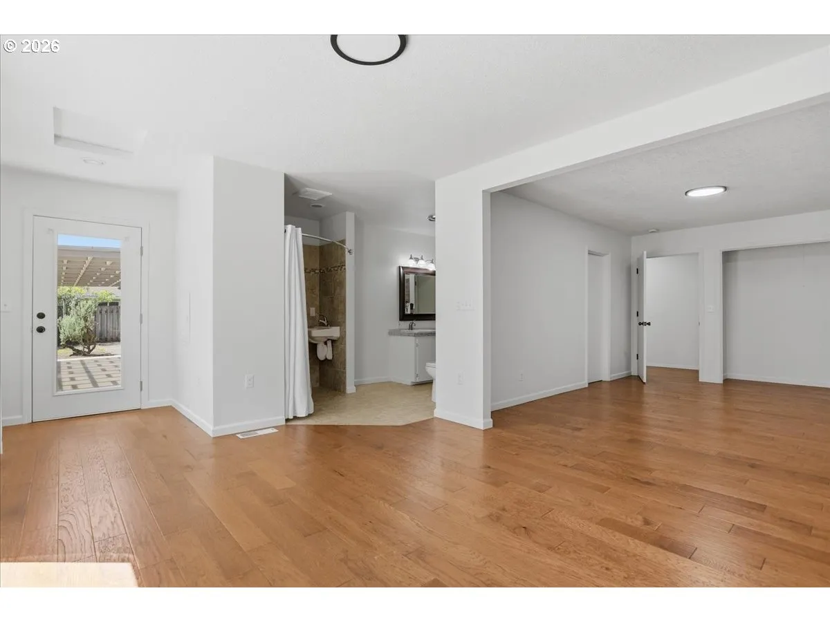 Bedroom, Primary