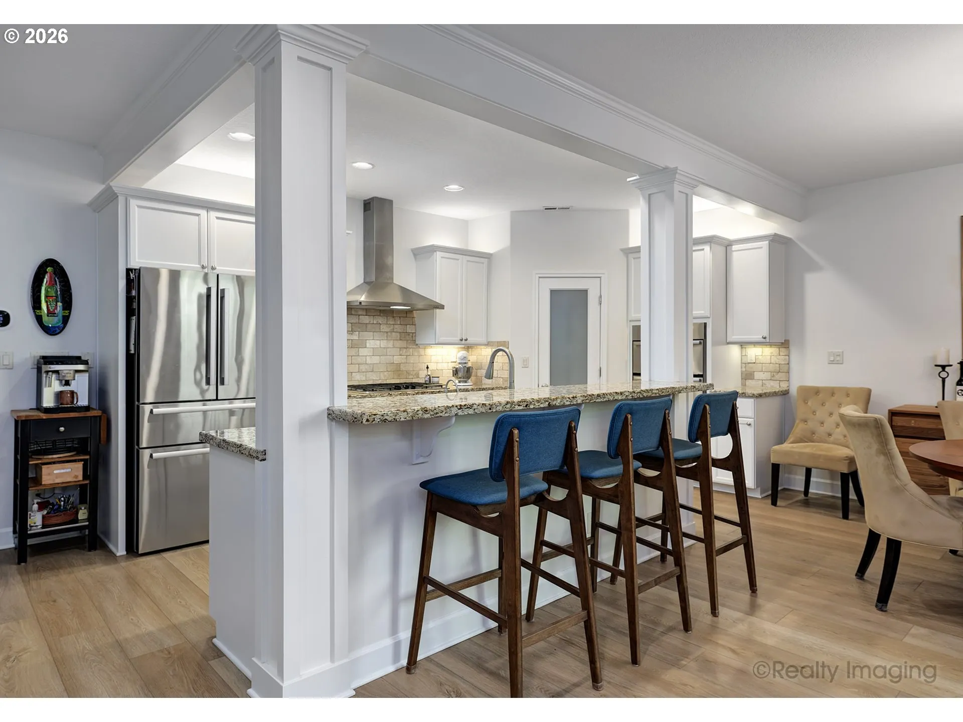 Kitchen-Breakfast Bar