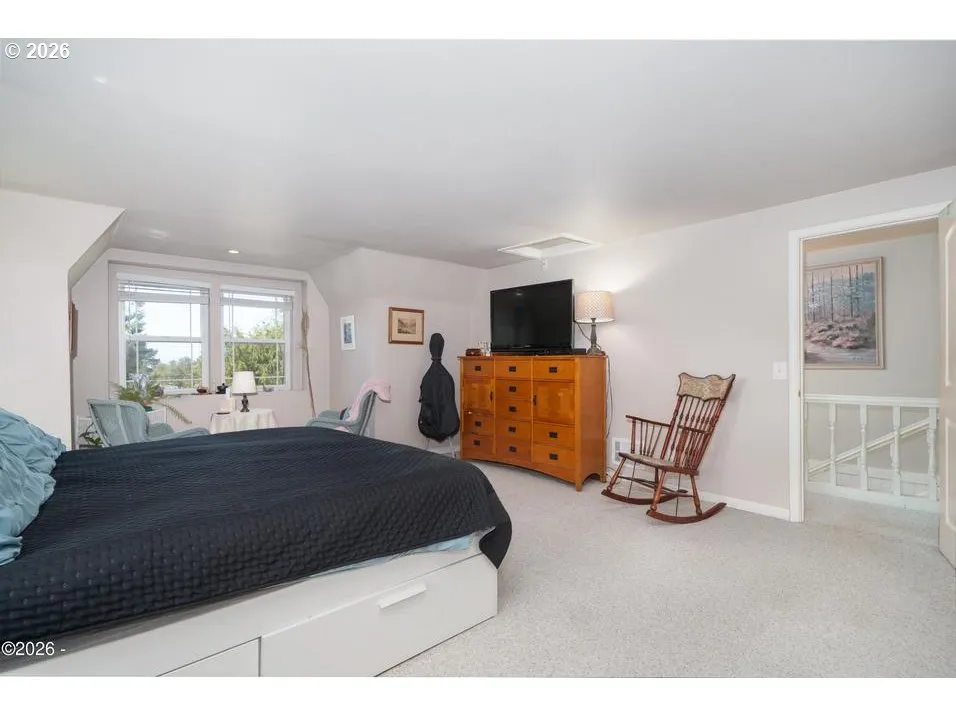 Primary Bedroom-Upper