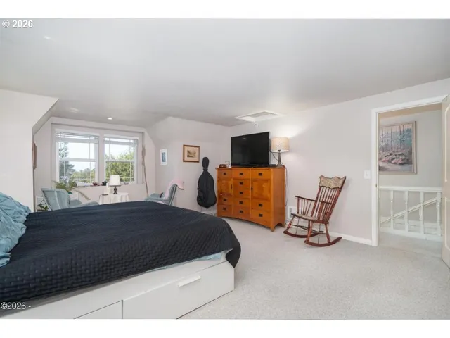 Primary Bedroom-Upper