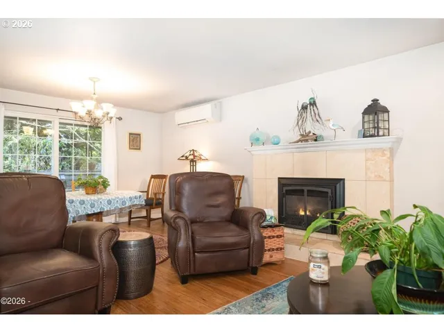 Living Room-Fireplace