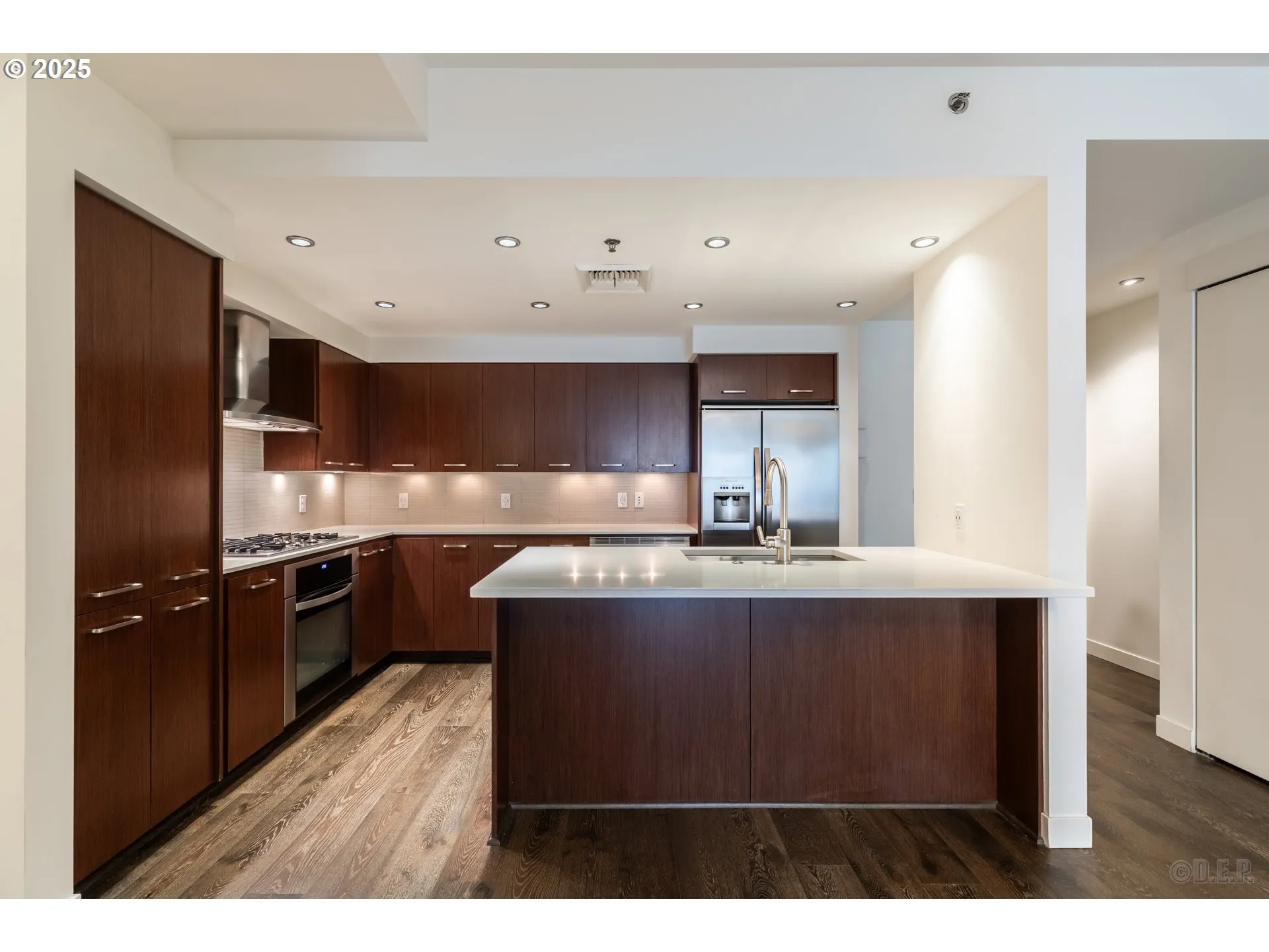Kitchen-Breakfast Bar
