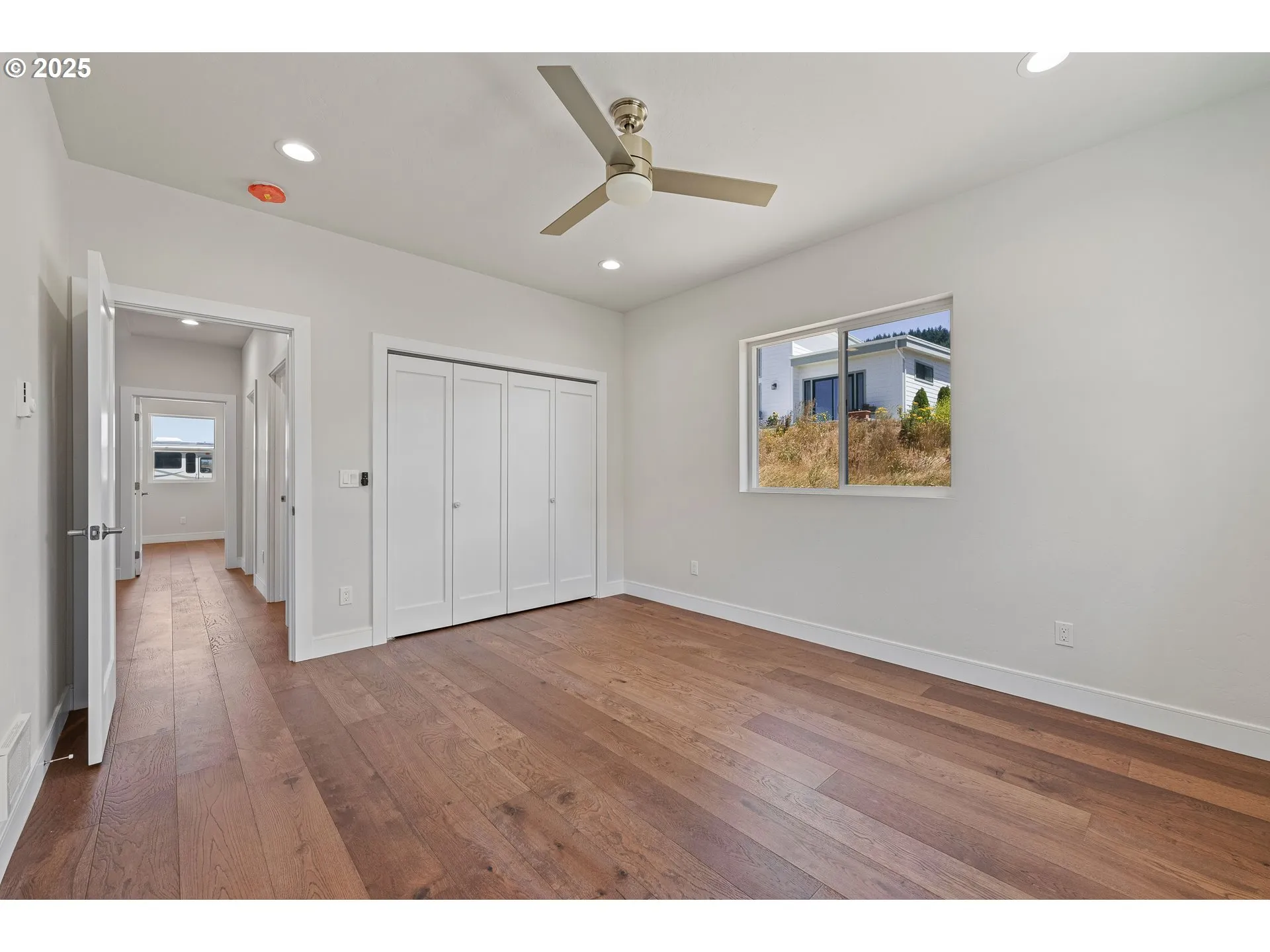 Bedroom, Primary-Vaulted Ceilings