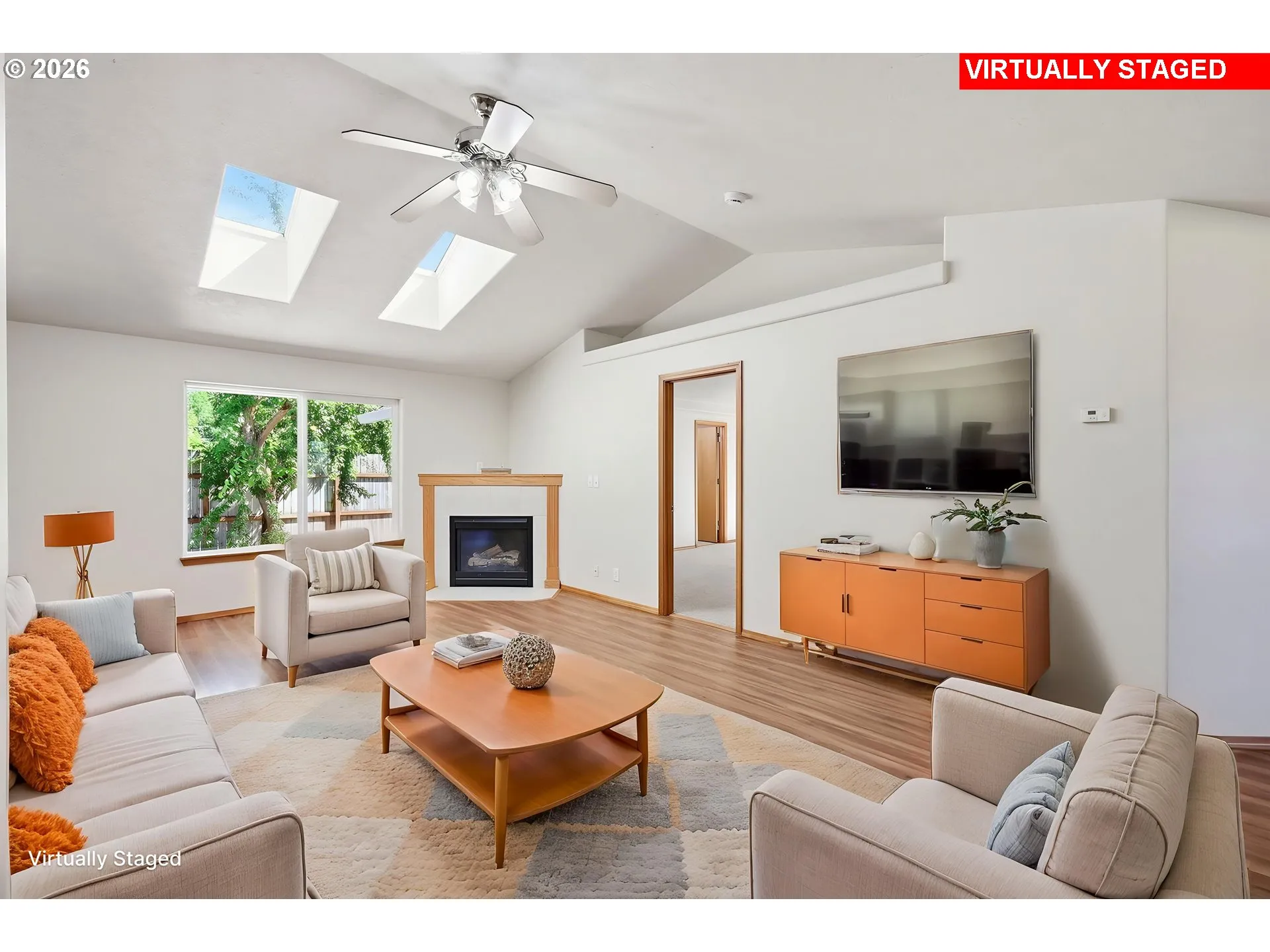 Living Room/Entrance