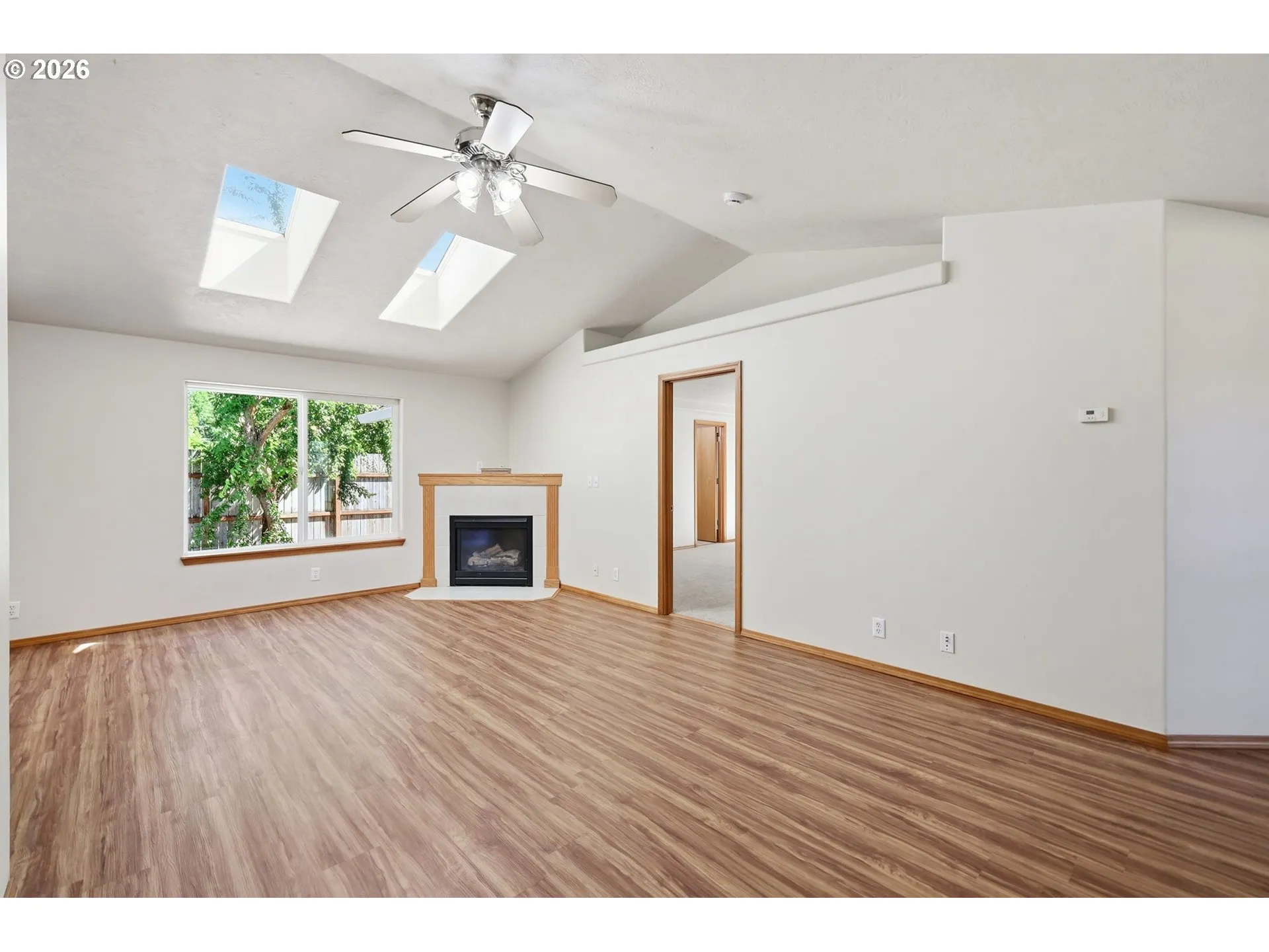 Living Room/Entrance
