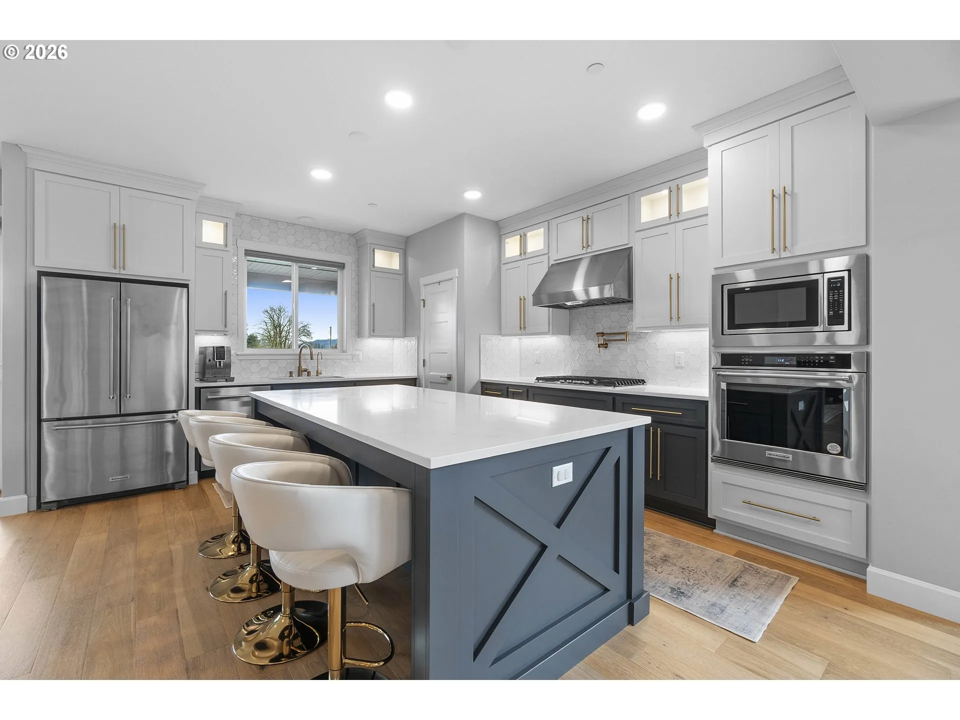 Kitchen-Breakfast Bar