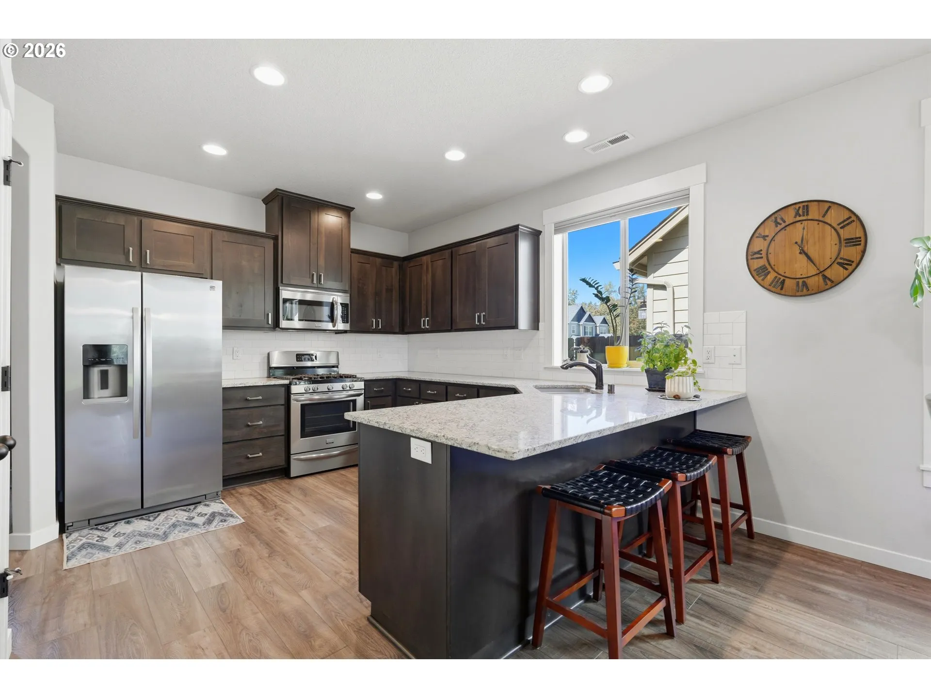 Kitchen-Breakfast Bar