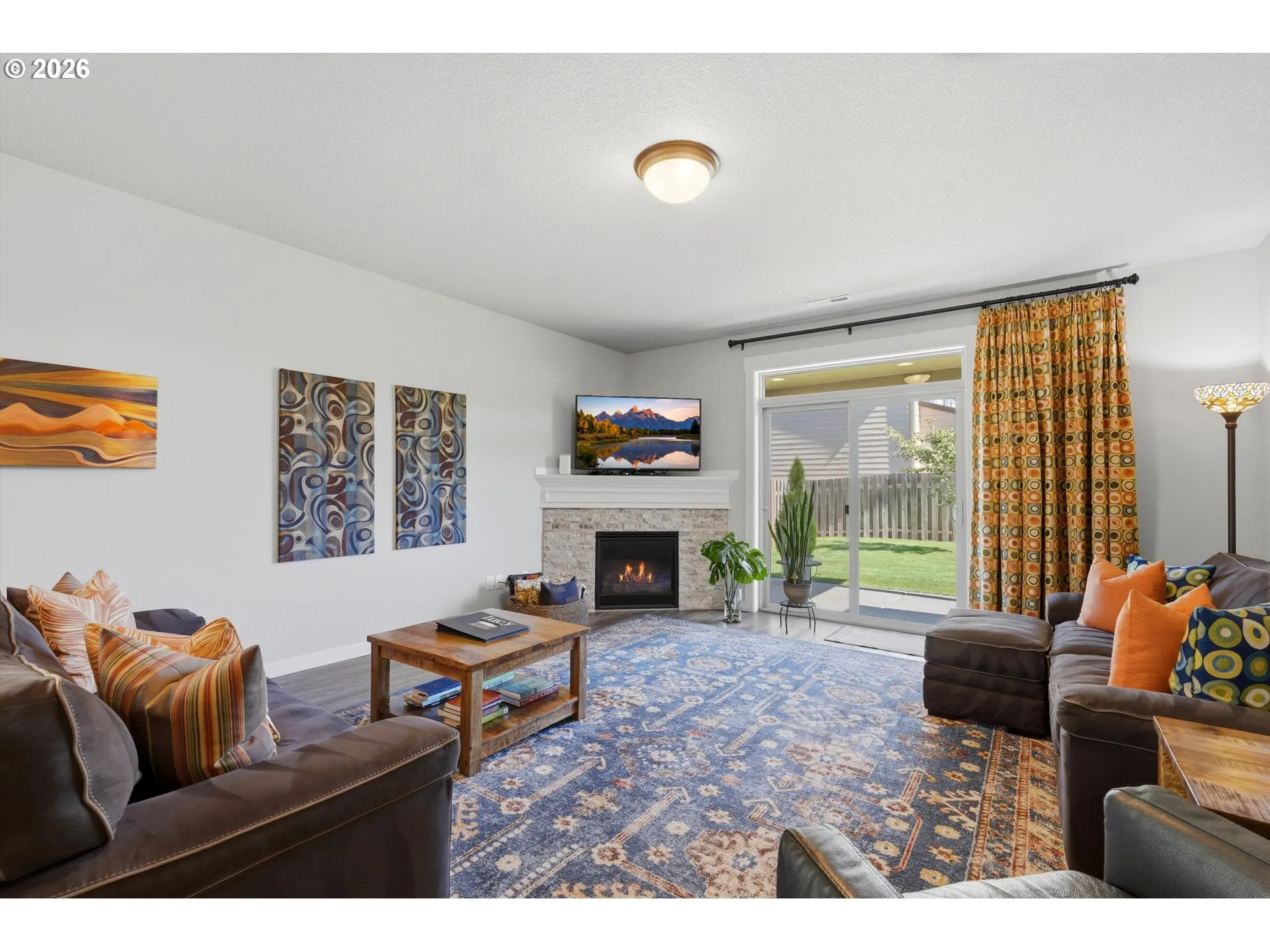 Living Room-Fireplace