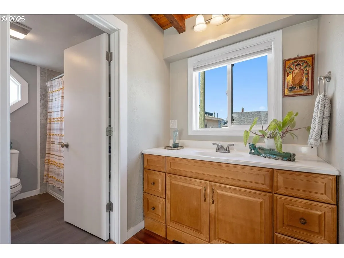 Bathroom, Attached-Upper