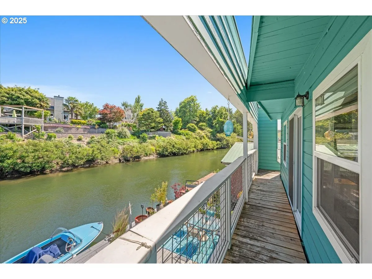 Deck-Upper