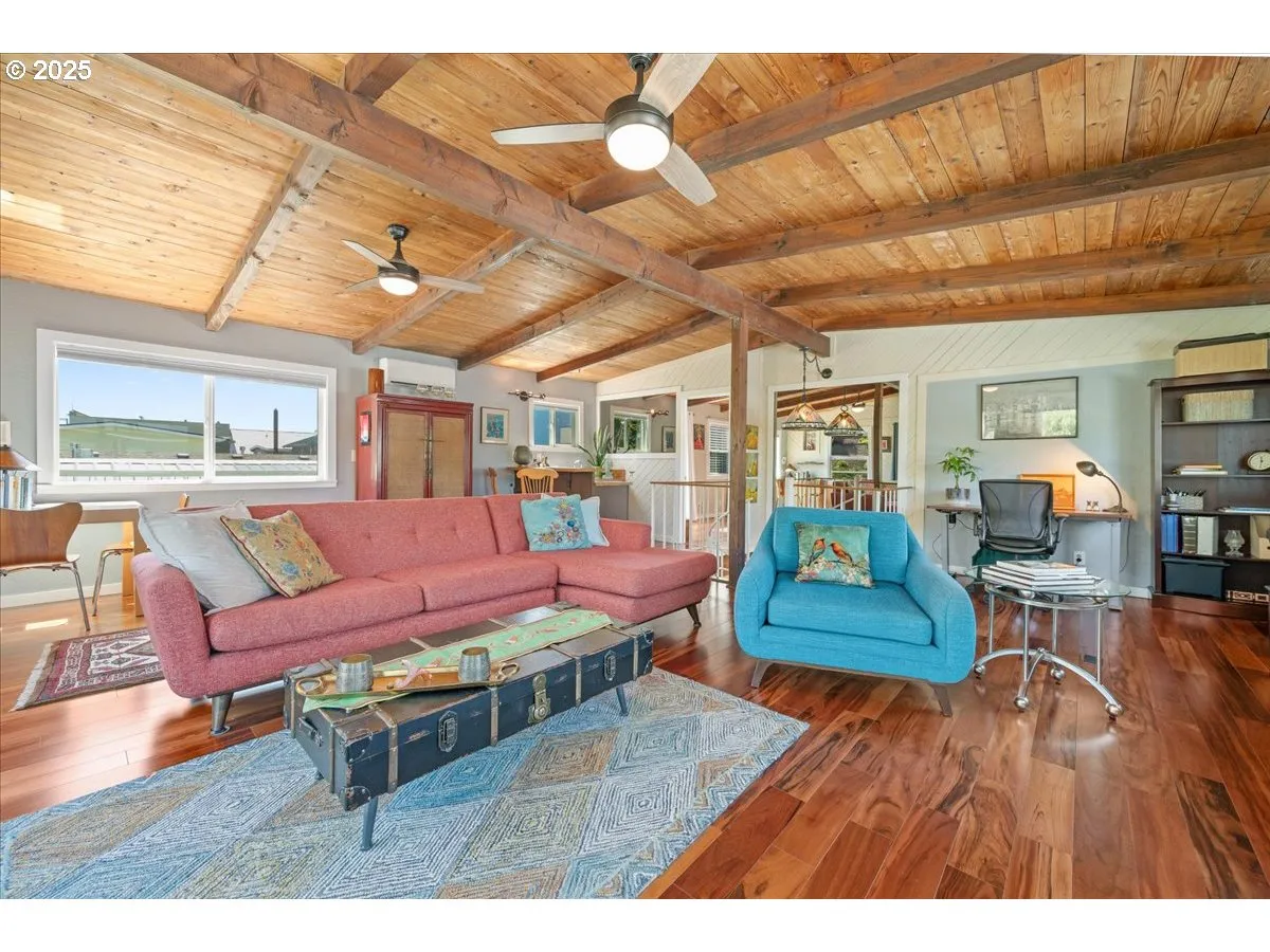 Family Room-Upper