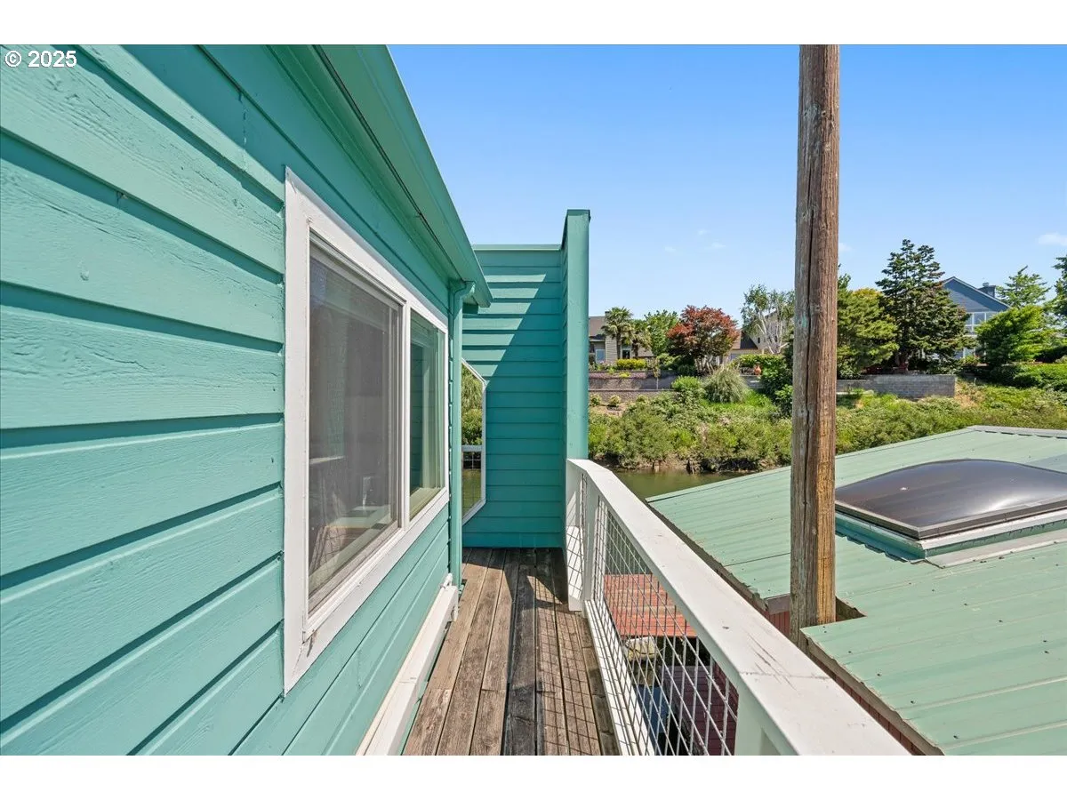 Deck-Upper