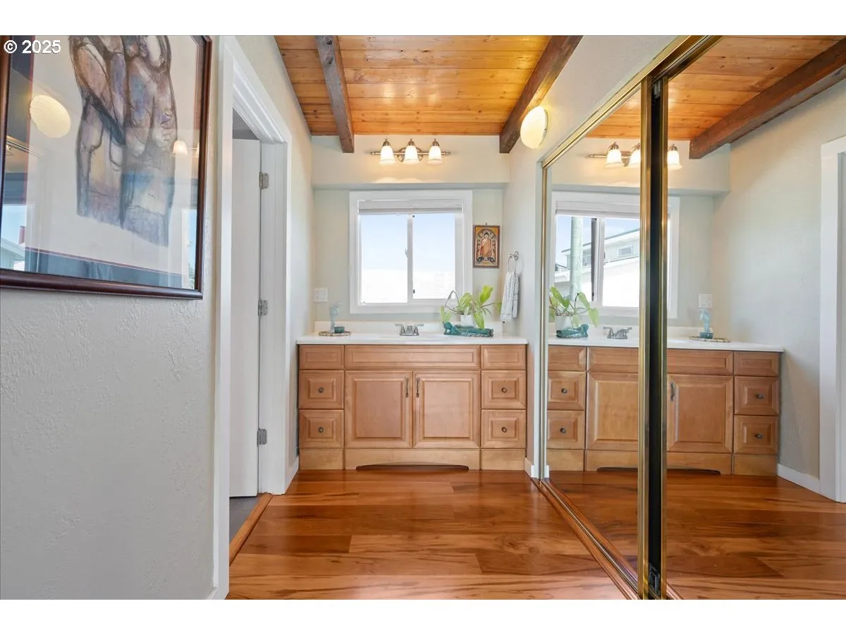 Bathroom, Attached-Upper