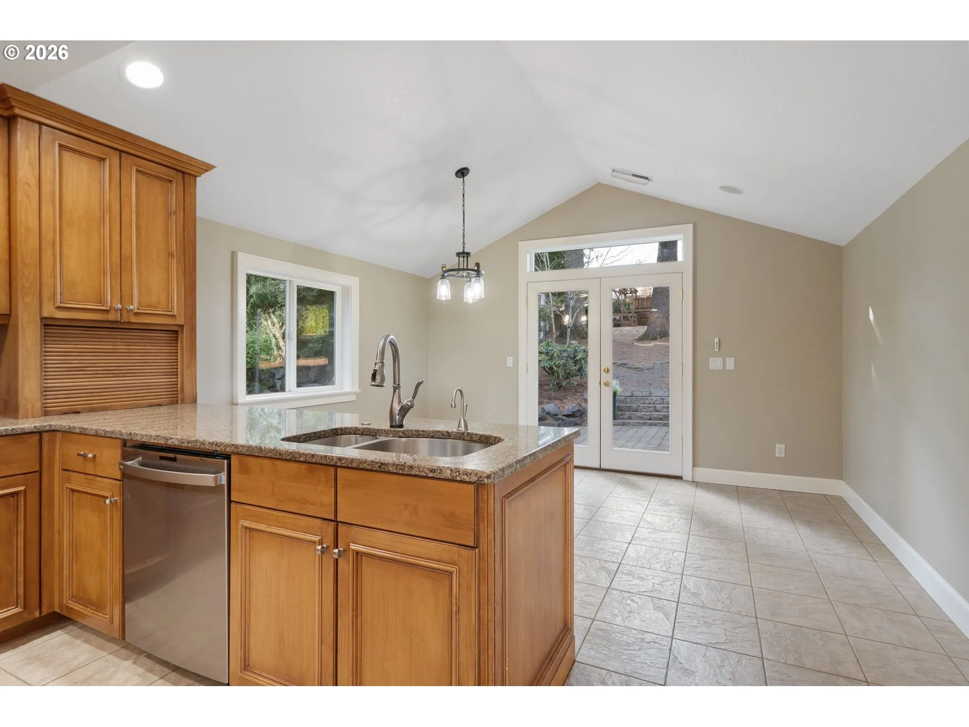 Kitchen-Breakfast Bar