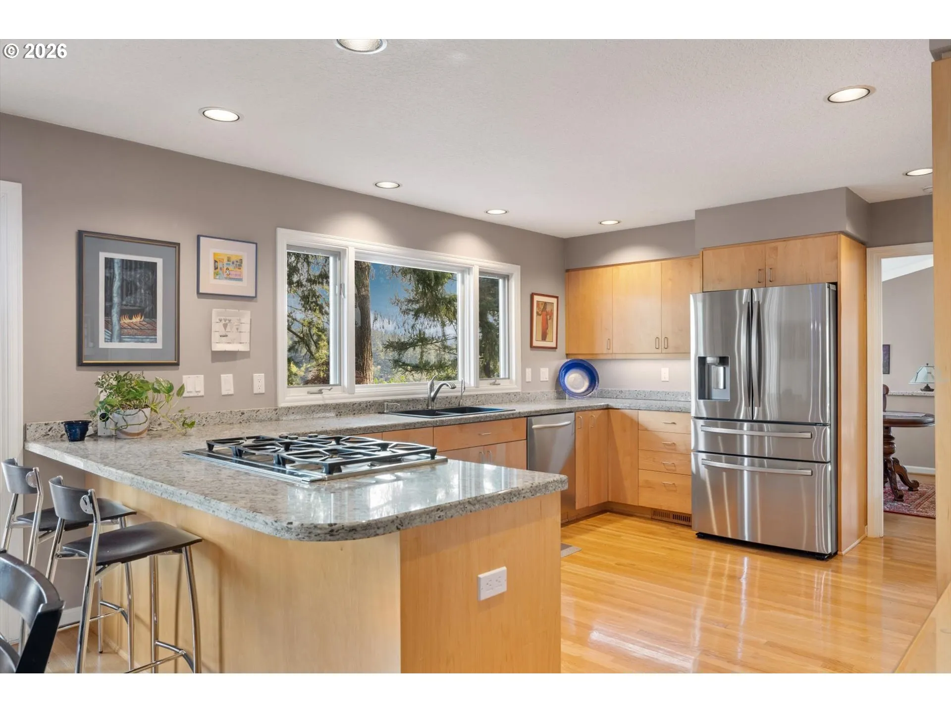 Kitchen-Breakfast Bar