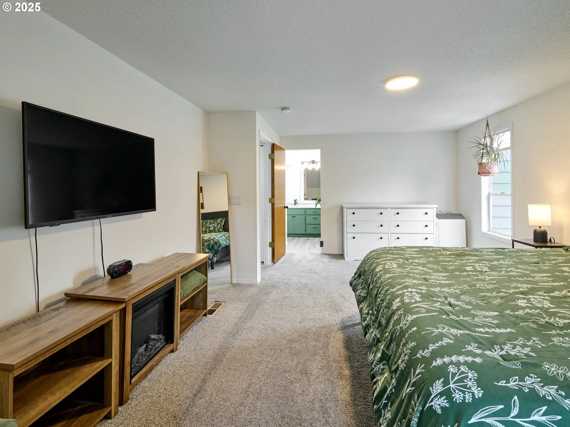 Owner's Suite Bedroom-Upper