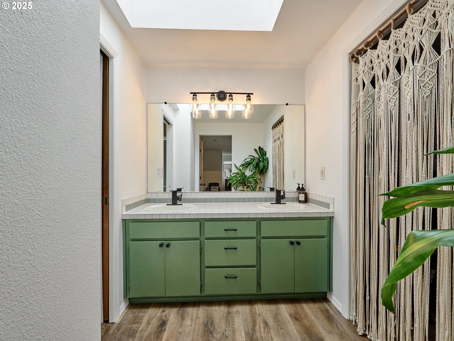 Owner's Suite Bathroom-Full Bathroom