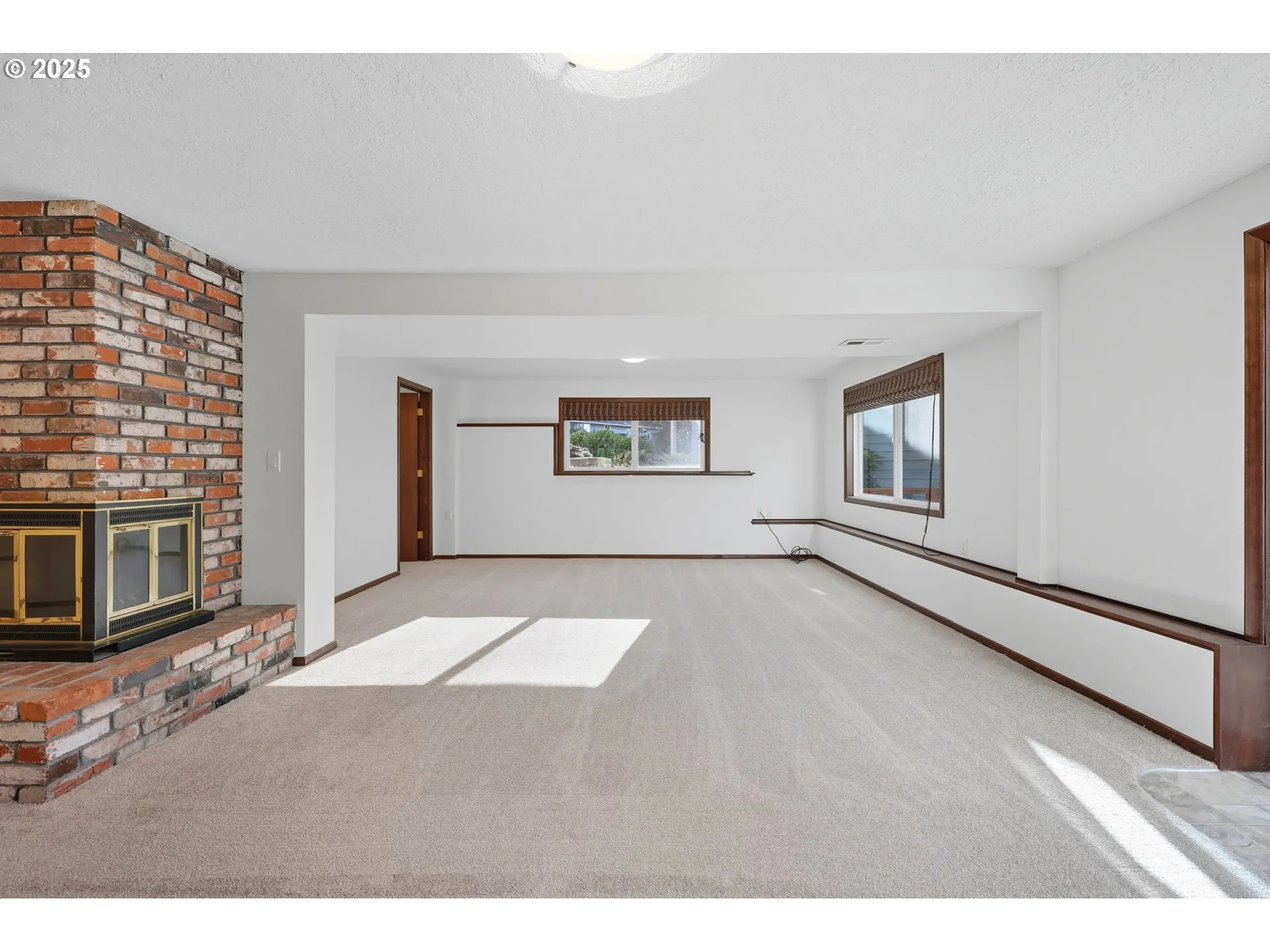 Living Room-Fireplace