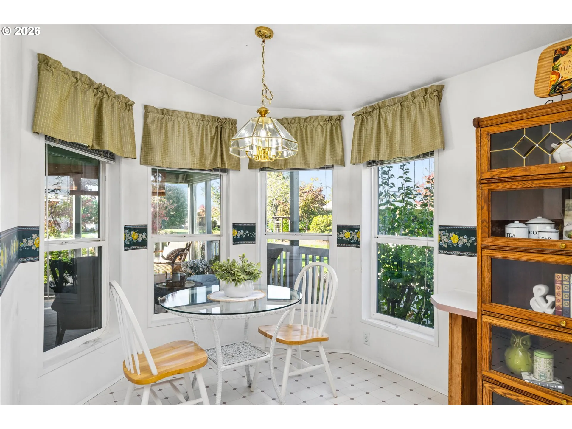 Kitchen-Eating Area