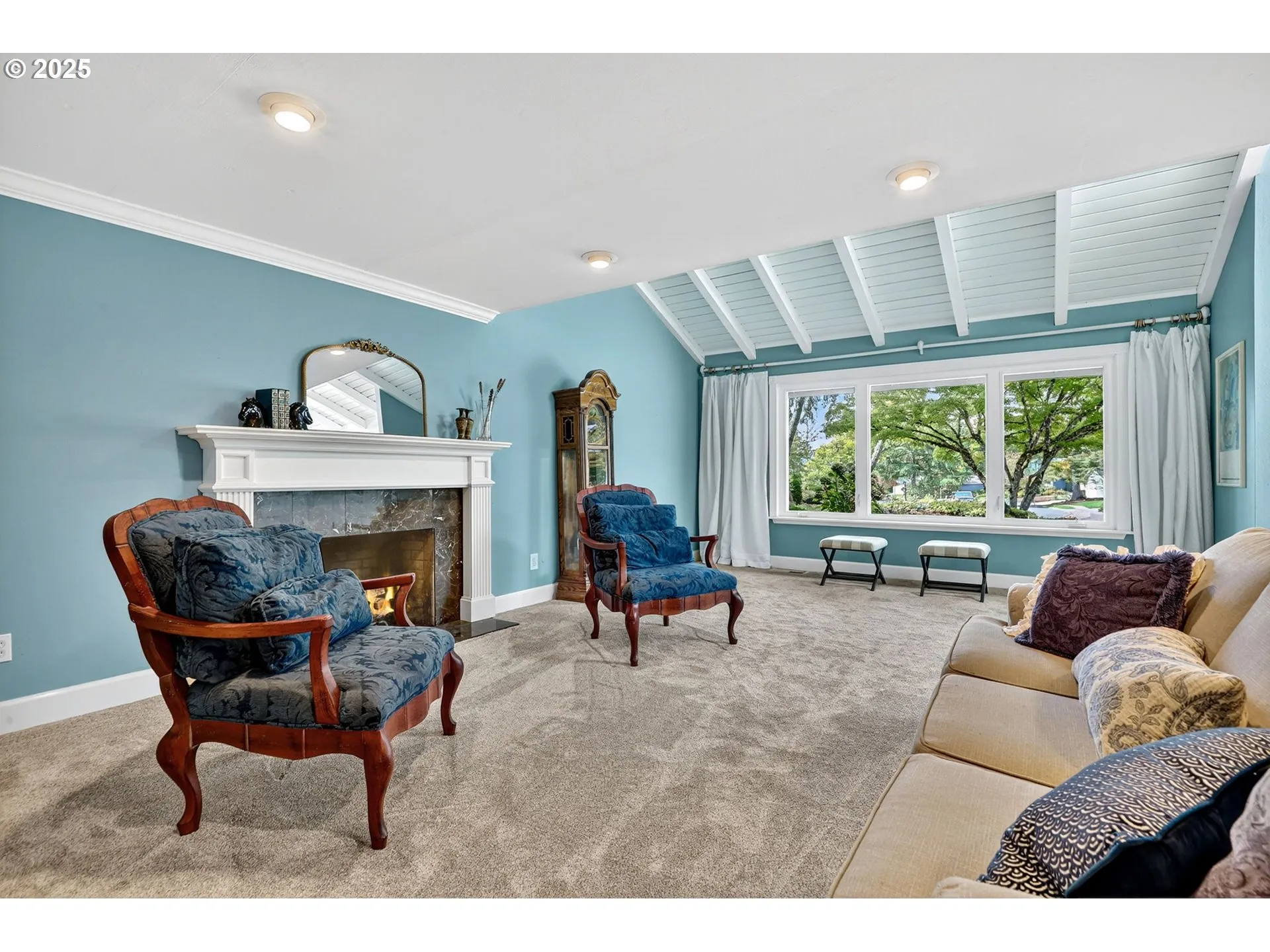 Living Room-Vaulted Ceilings