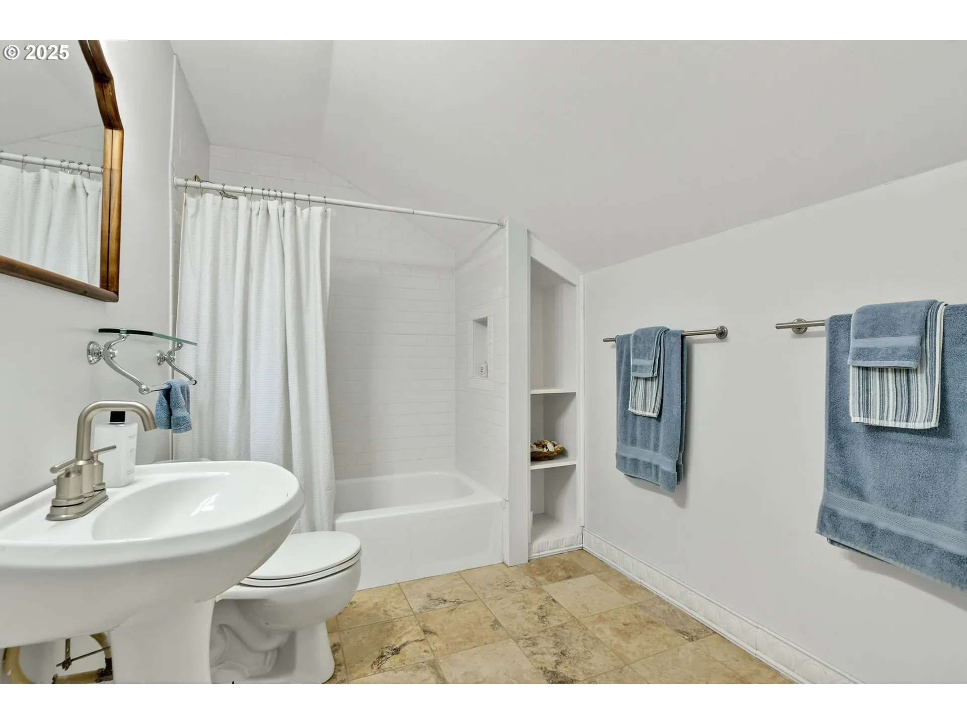 Bathroom, Attached-Upper
