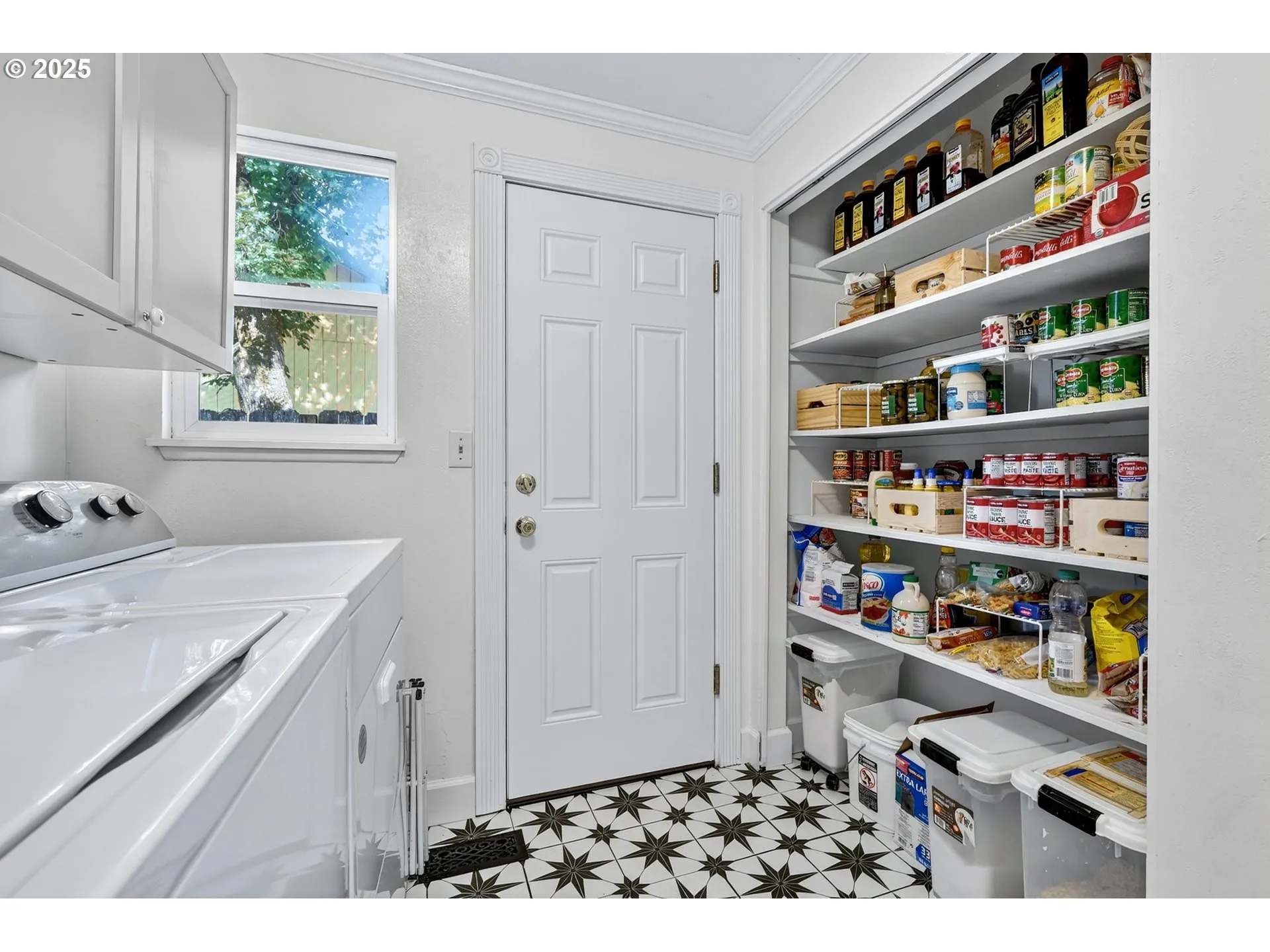 Pantry-Main