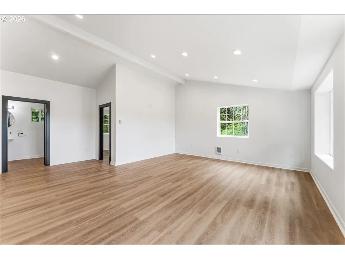 Bonus Room-Vaulted Ceilings