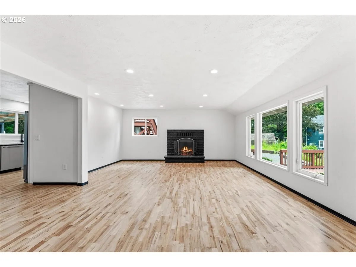 Living Room-Fireplace