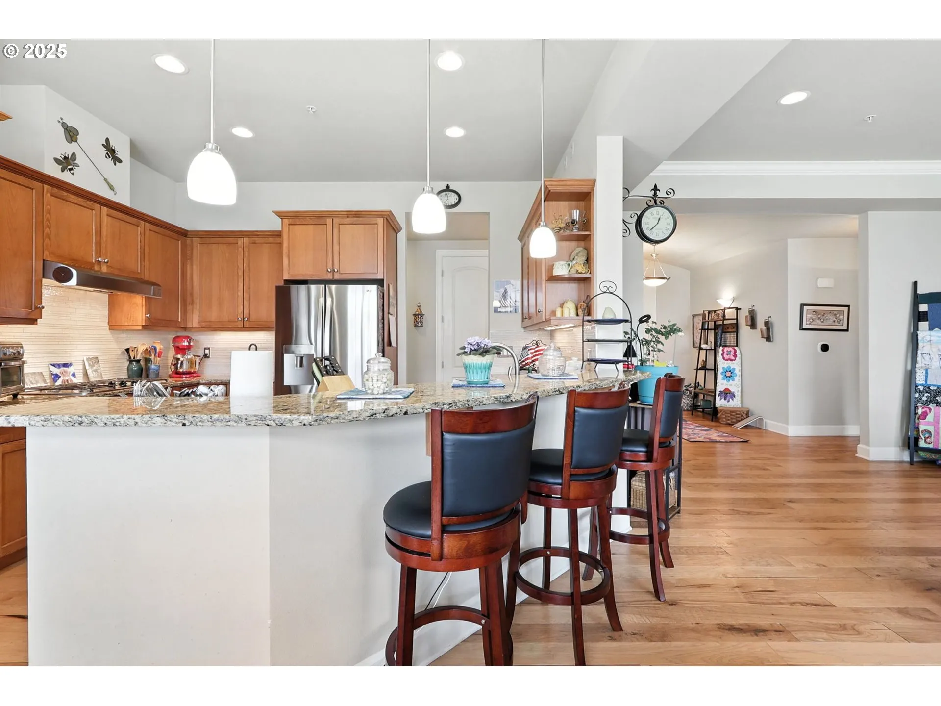 Kitchen-Breakfast Bar