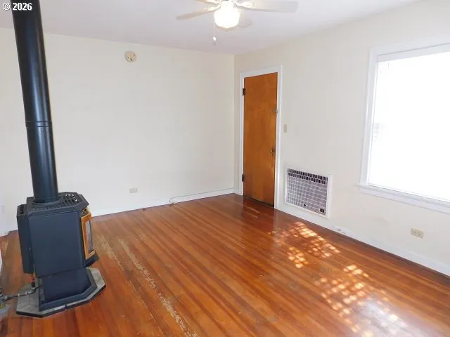 Living Room-Fireplace