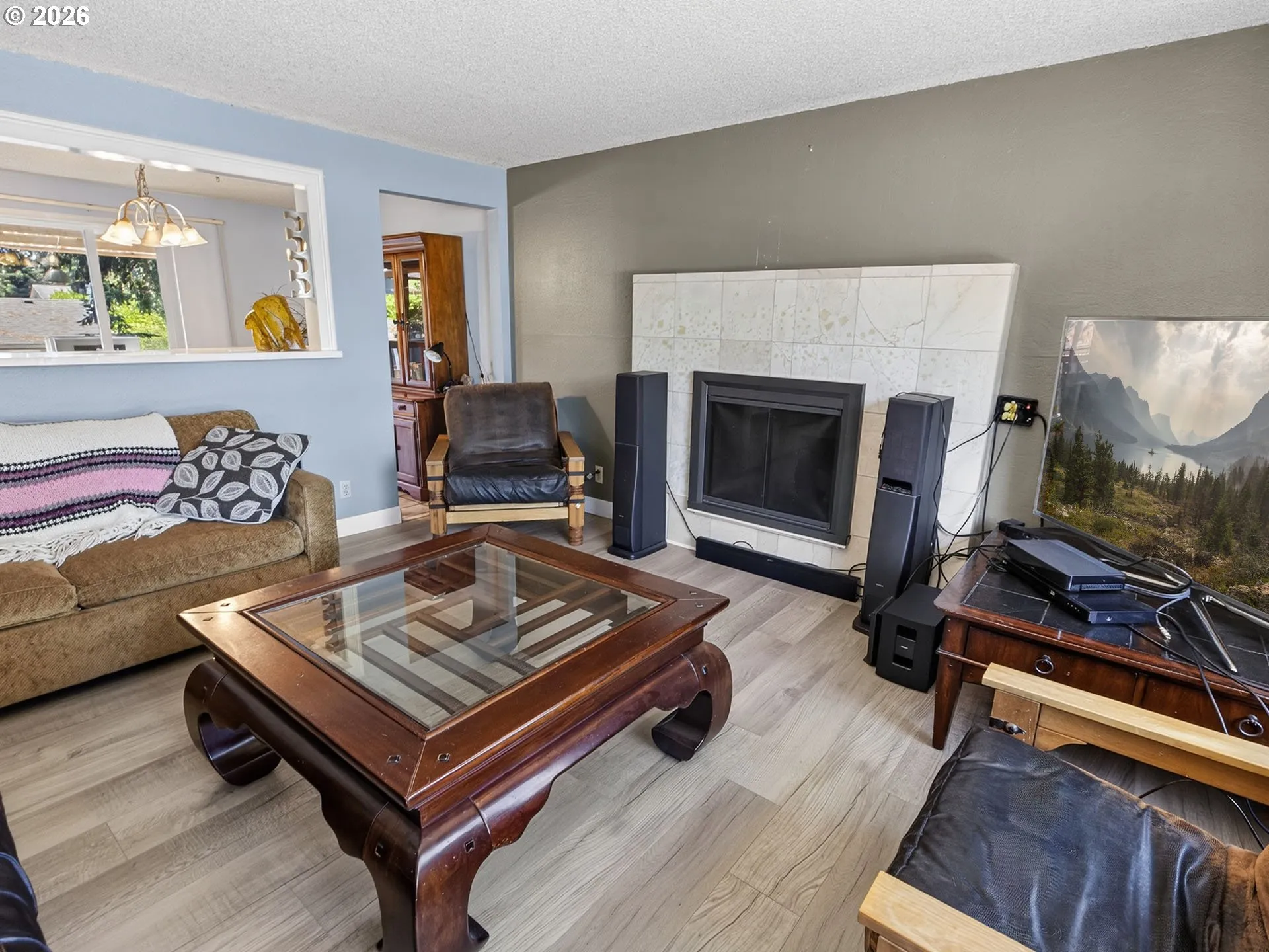 Living Room-Fireplace