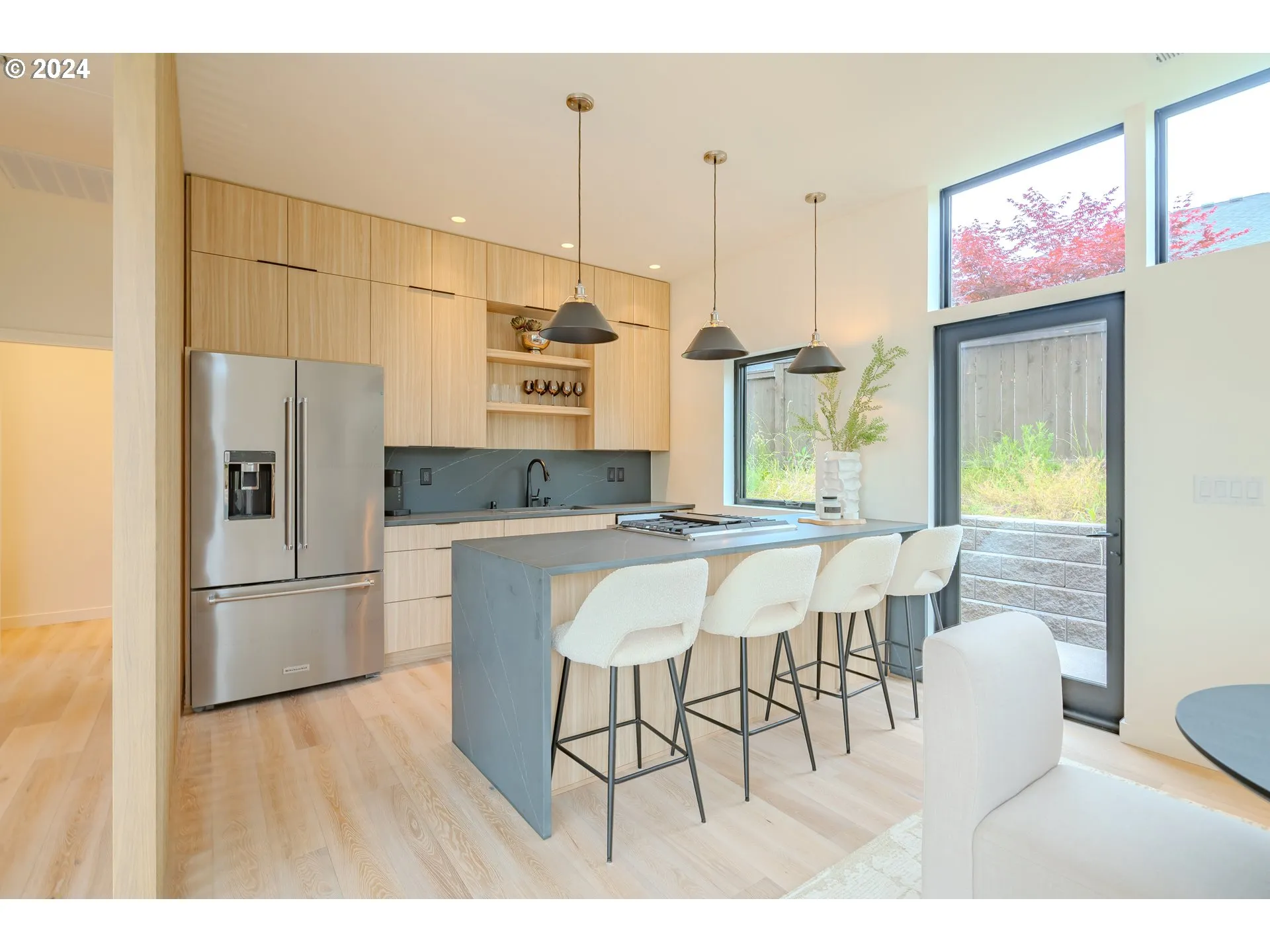 Kitchen-Breakfast Bar