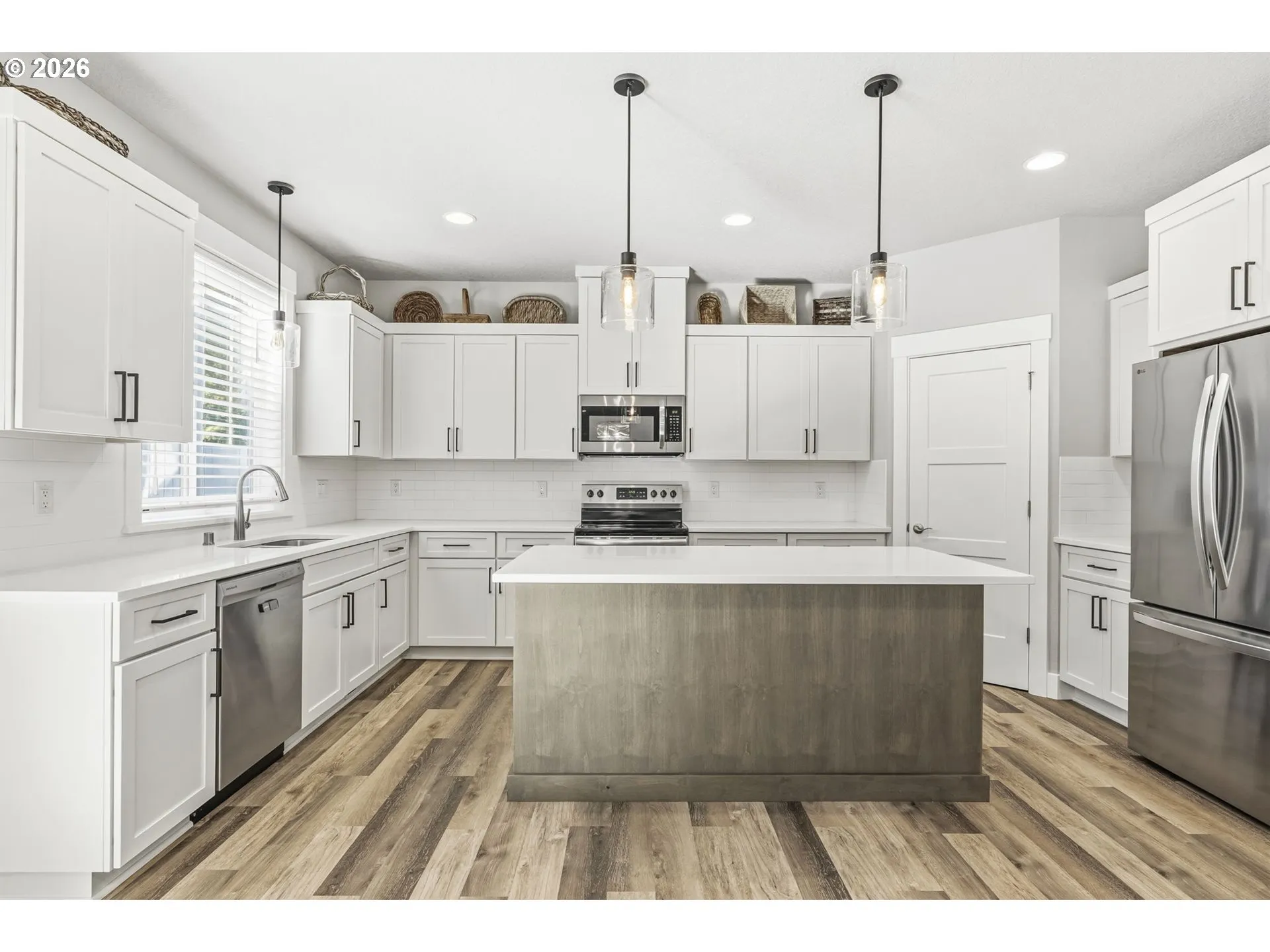 Kitchen-Breakfast Bar
